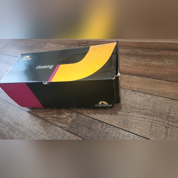 NEW La Sportiva Climbing Shoes - Picture 2 of 4